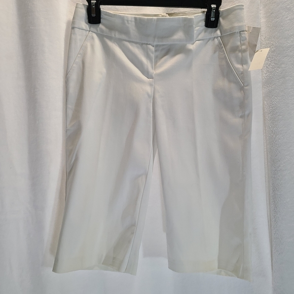 Spring Street Capris - Picture 2 of 8